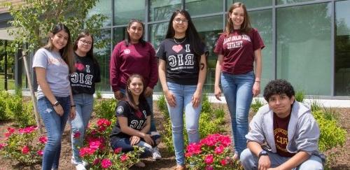 RIC Student Tour Guides in front of Craig-Lee Hall